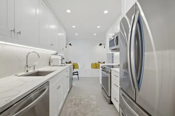 $6,000 | 3901 South Flagler Drive, Unit 804, West Palm Beach, FL 33405