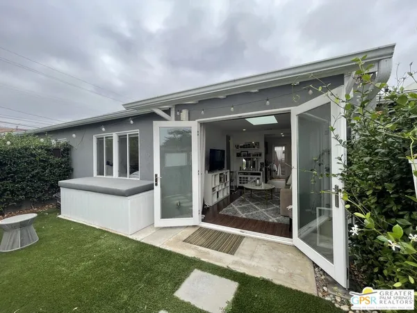 $4,995 | 2620 21st Street, Santa Monica, CA 90405