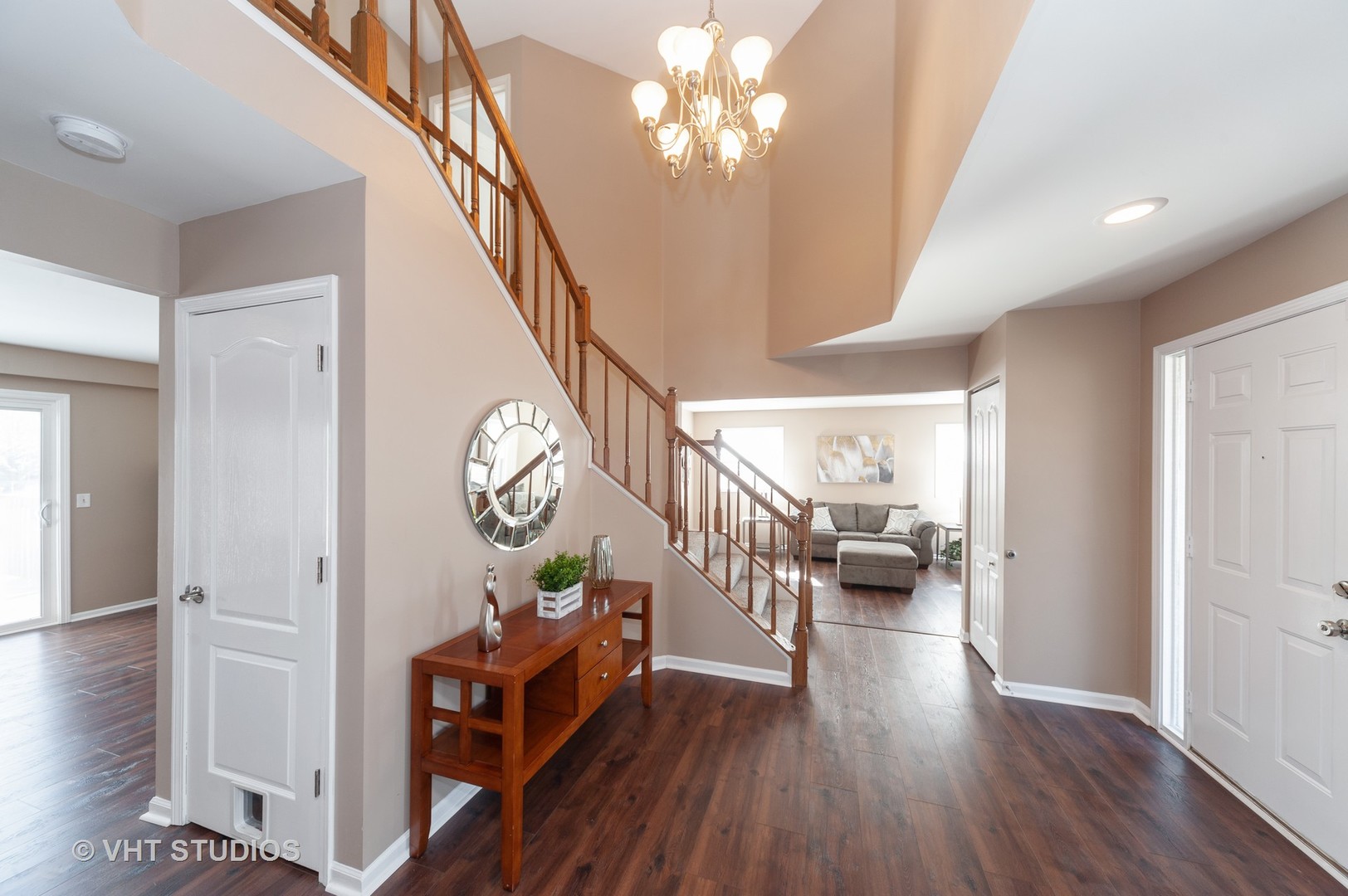 653 Raintree Court Buffalo Grove, IL 60089 - Photo 2 of 29