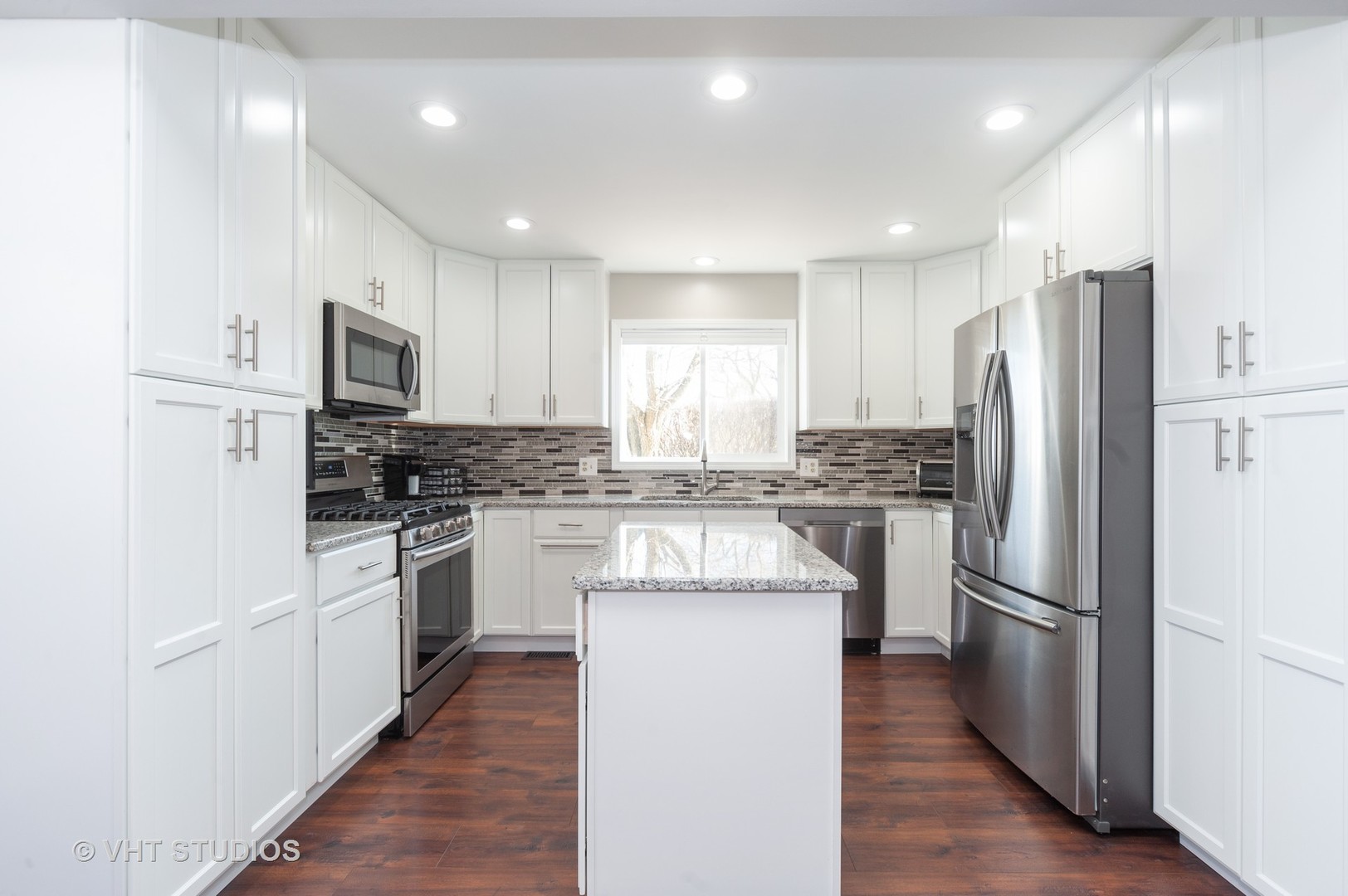 653 Raintree Court Buffalo Grove, IL 60089 - Photo 4 of 29