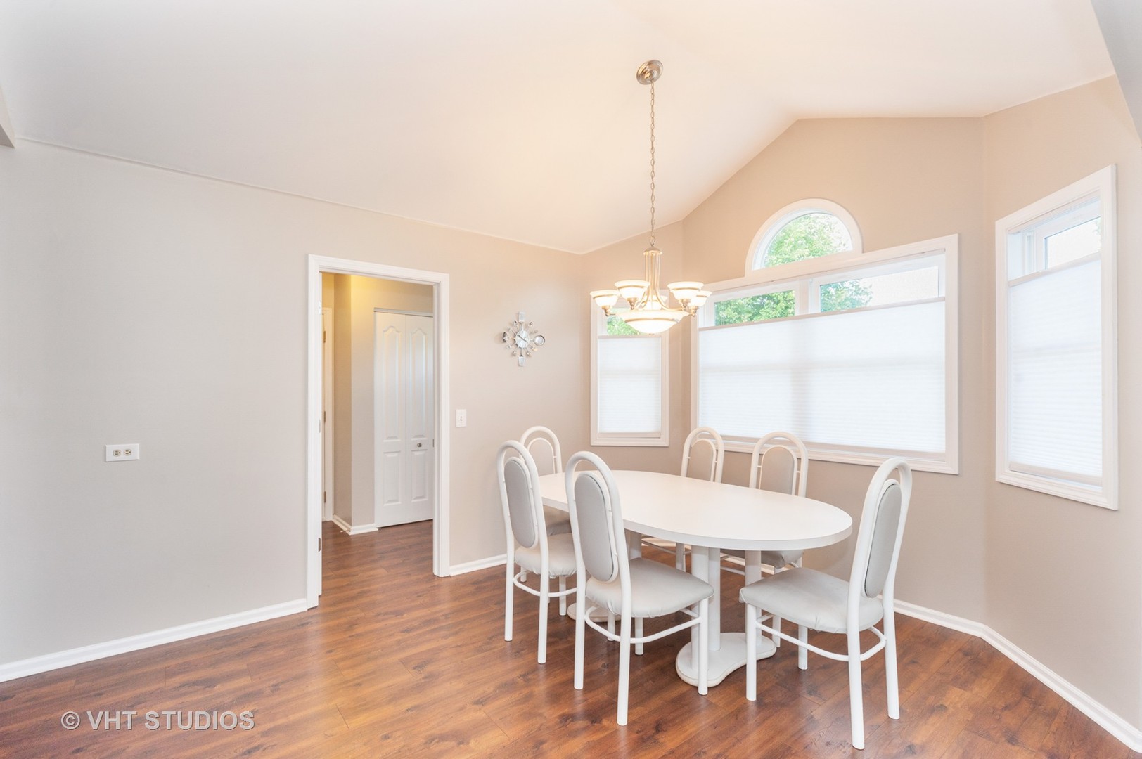 653 Raintree Court Buffalo Grove, IL 60089 - Photo 5 of 29