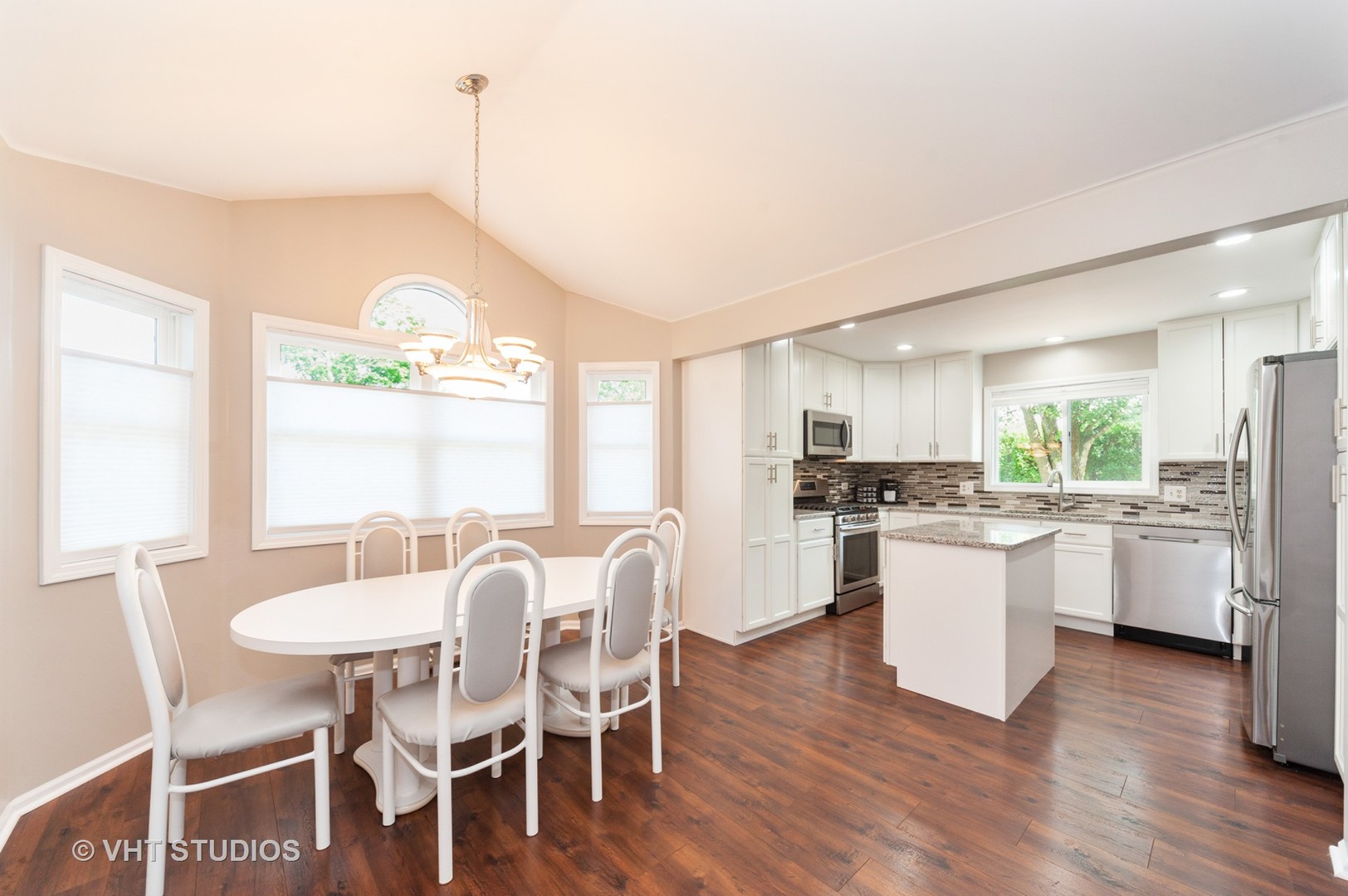 653 Raintree Court Buffalo Grove, IL 60089 - Photo 6 of 29