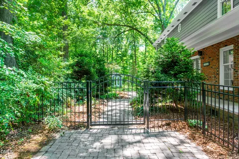 $685,000 | 917 Emory Drive, Chapel Hill, NC 27517