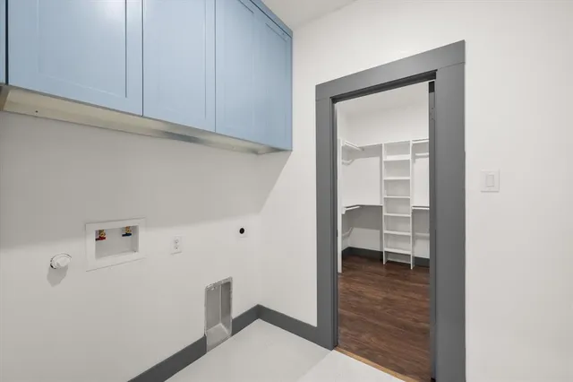 a view of utility room