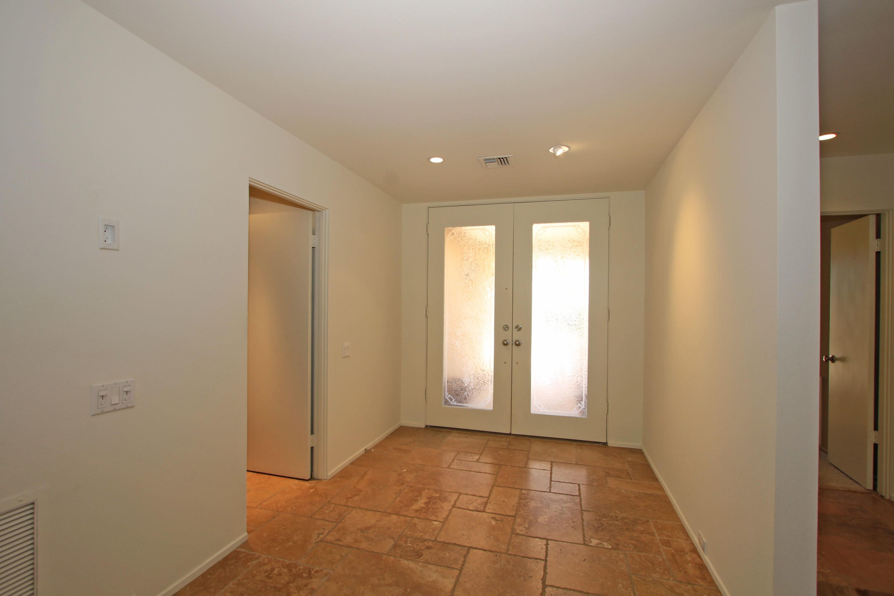 14 Colgate Drive Rancho Mirage, CA 92270 - Photo 5 of 46 a view of entryway with a hallway