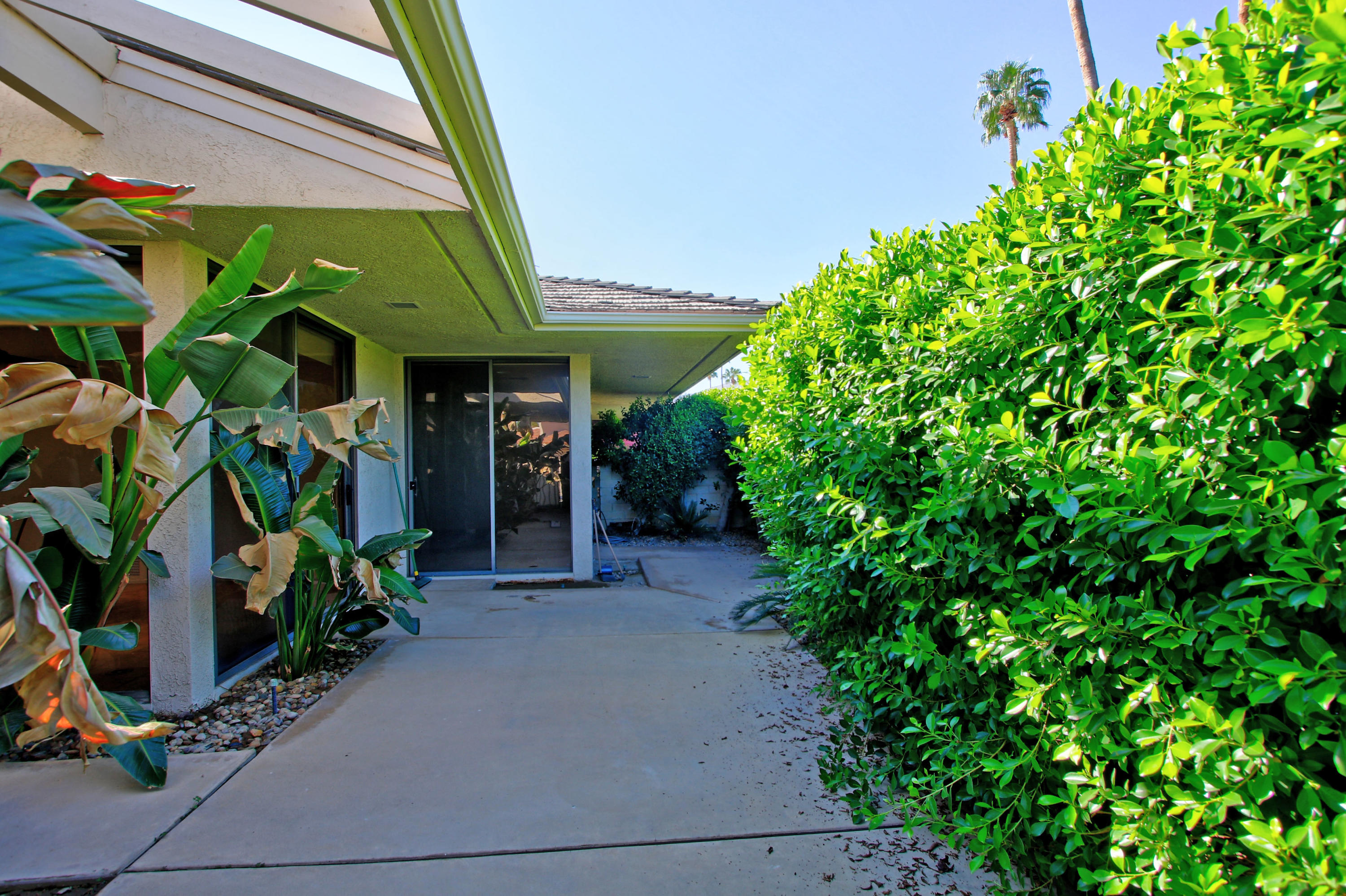 14 Colgate Drive Rancho Mirage, CA 92270 - Photo 41 of 46 a view of a garage