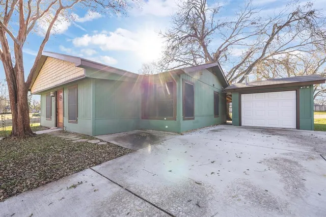 a view of a house with a backyard