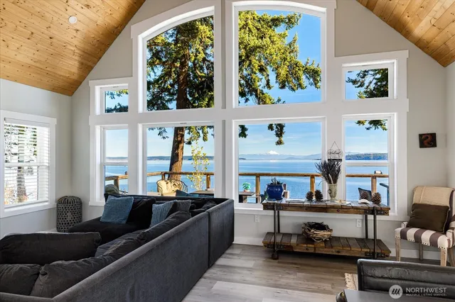 $1,490,000 | 159 South Harrington Lagoon Road, Coupeville, WA 98239