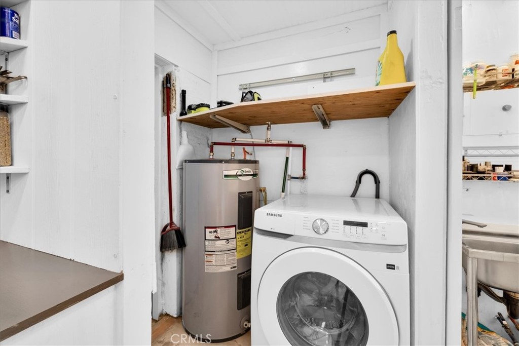84951 Amboy Road Twentynine Palms, CA 92277 - Photo 16 of 36 a utility room with dryer and washer