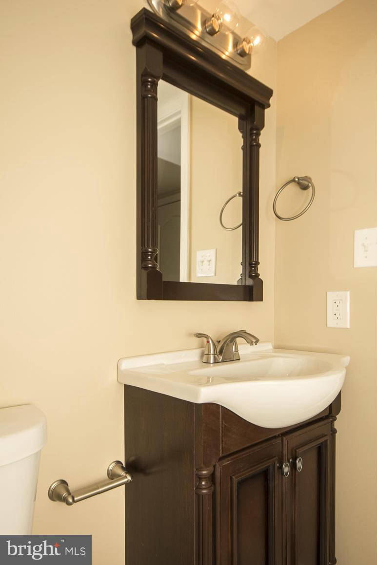 8105 Mid Haven Road Dundalk, MD 21222 - Photo 14 of 26 Bath