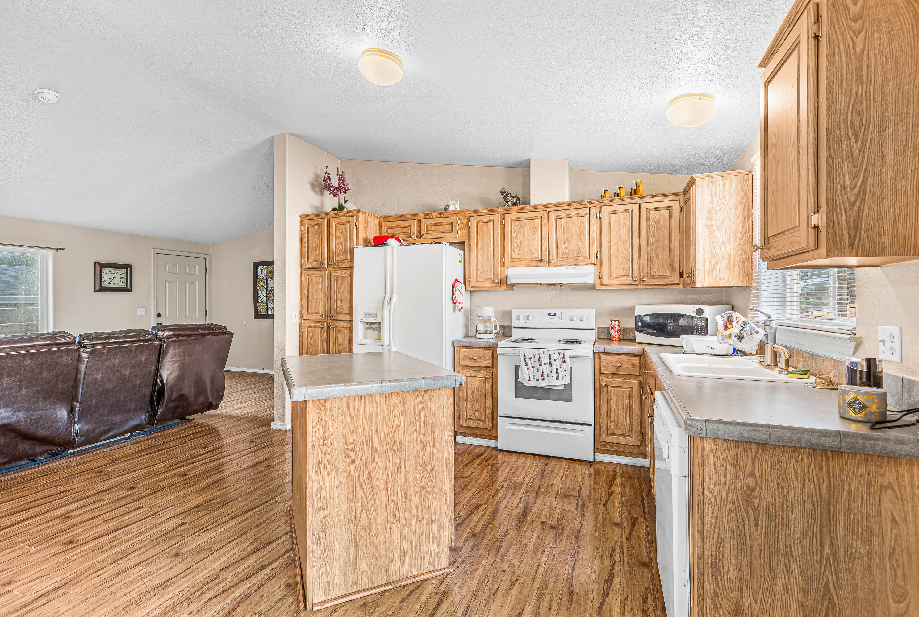 445 Fee Street Butte Falls, OR 97522 - Photo 9 of 30 9R9A6598