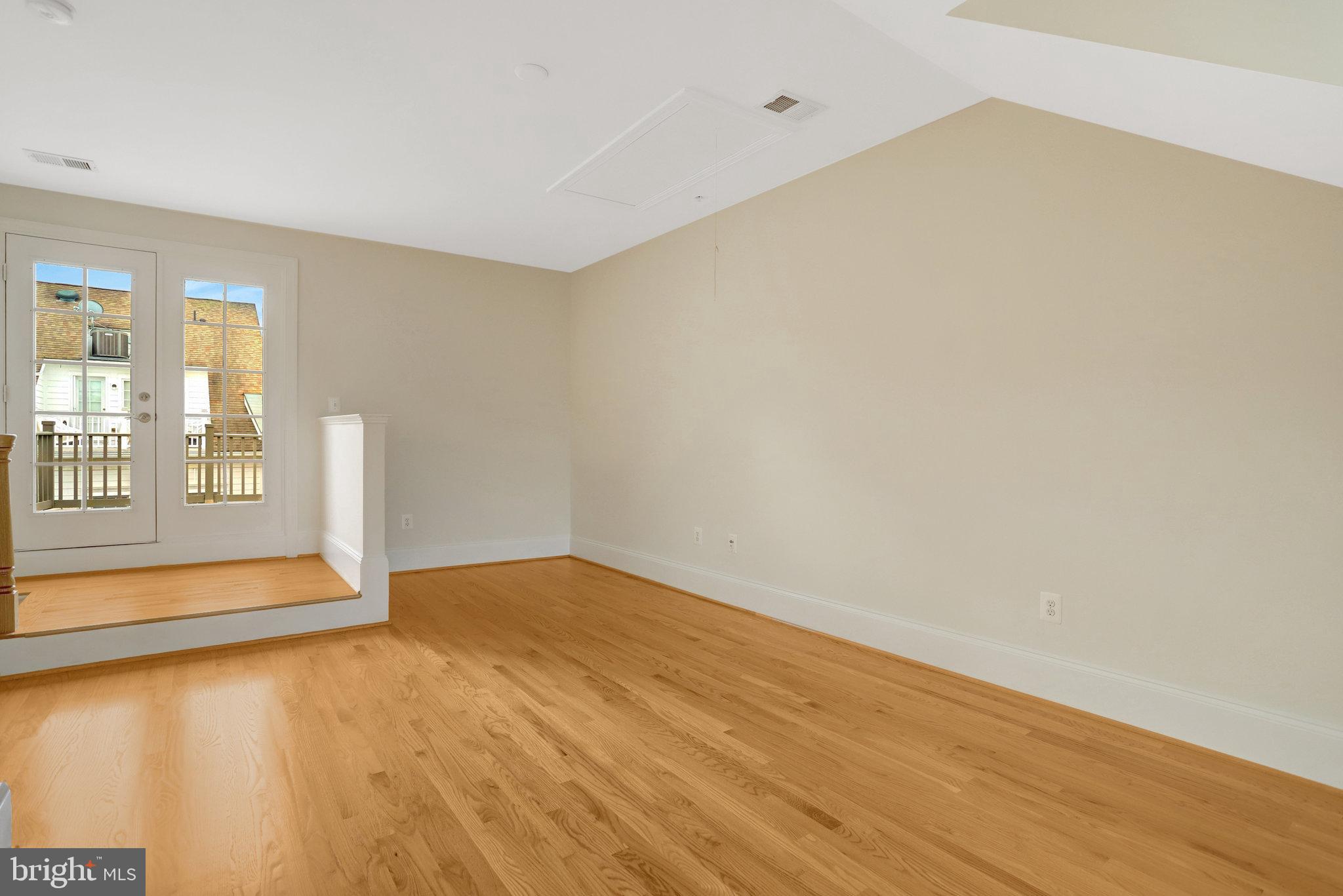 1852 Carpenter Road Alexandria, VA 22314 - Photo 50 of 63 a view of an empty room with window