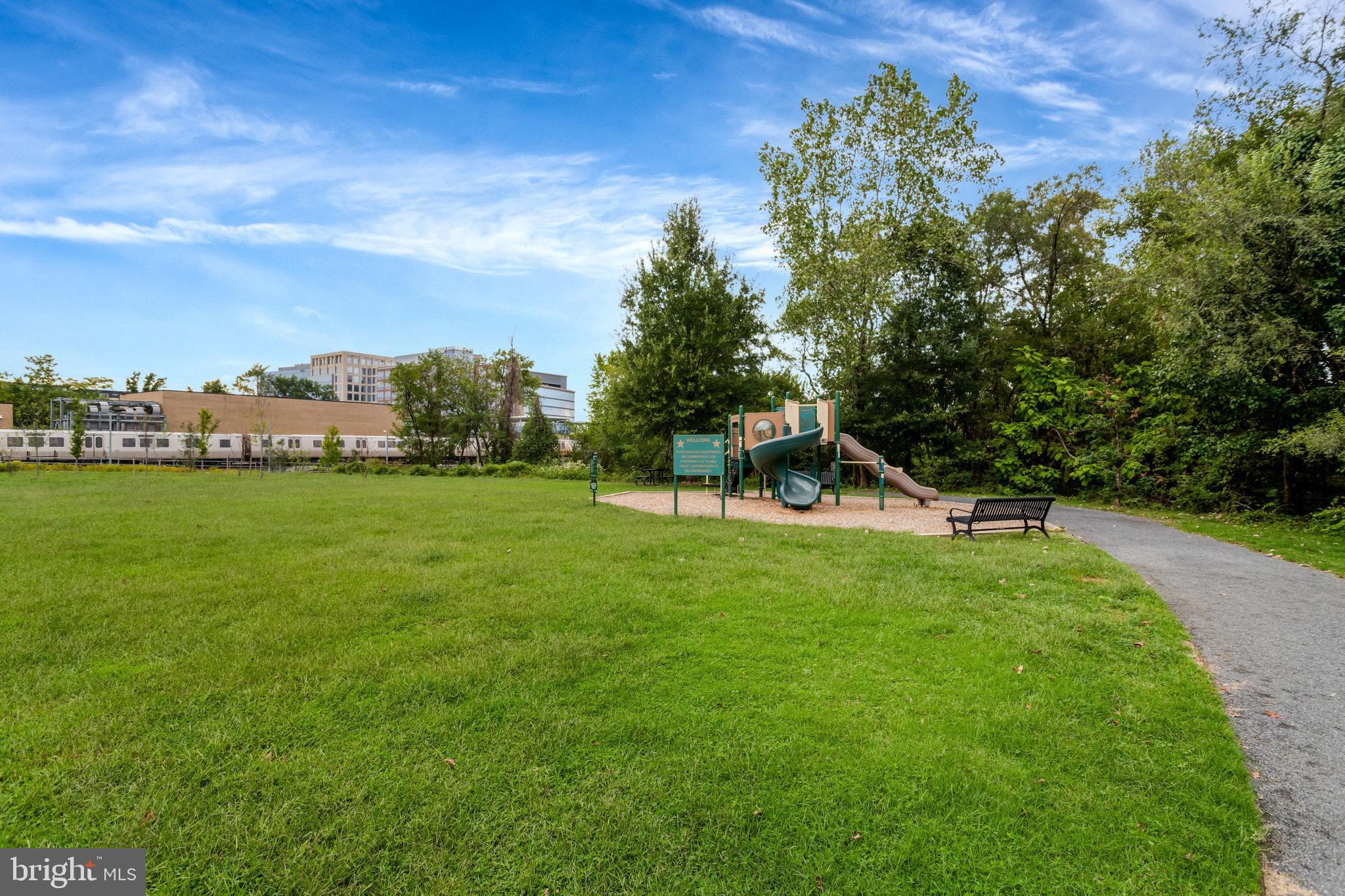 1852 Carpenter Road Alexandria, VA 22314 - Photo 62 of 63 a view of a garden with a house