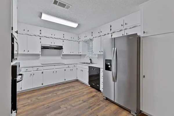 $2,600 | 1024 Eunice Street, Hurst, TX 76053