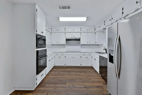 $2,600 | 1024 Eunice Street, Hurst, TX 76053