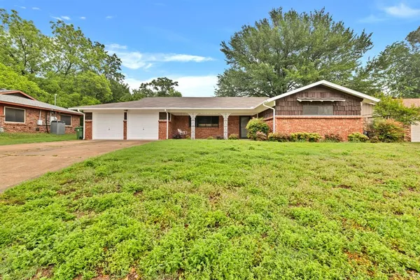 $2,600 | 1024 Eunice Street, Hurst, TX 76053