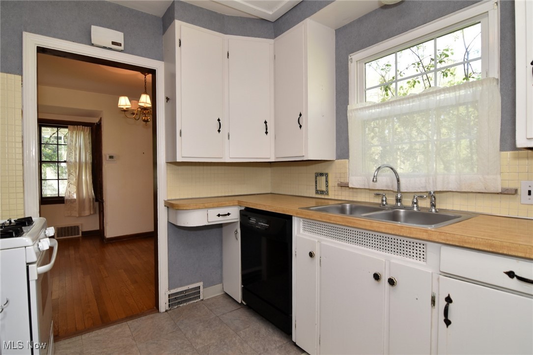 2636 Queenston Road Cleveland Heights, OH 44118 - Photo 19 of 45 Kitchen