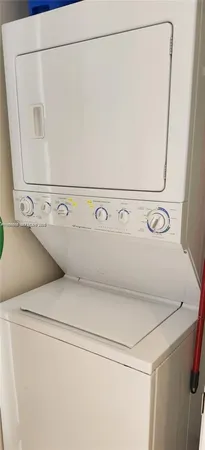 $7,900 | 18201 Collins Avenue, Unit 4305, Sunny Isles Beach, FL 33160