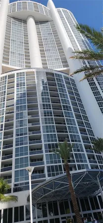 $7,900 | 18201 Collins Avenue, Unit 4305, Sunny Isles Beach, FL 33160