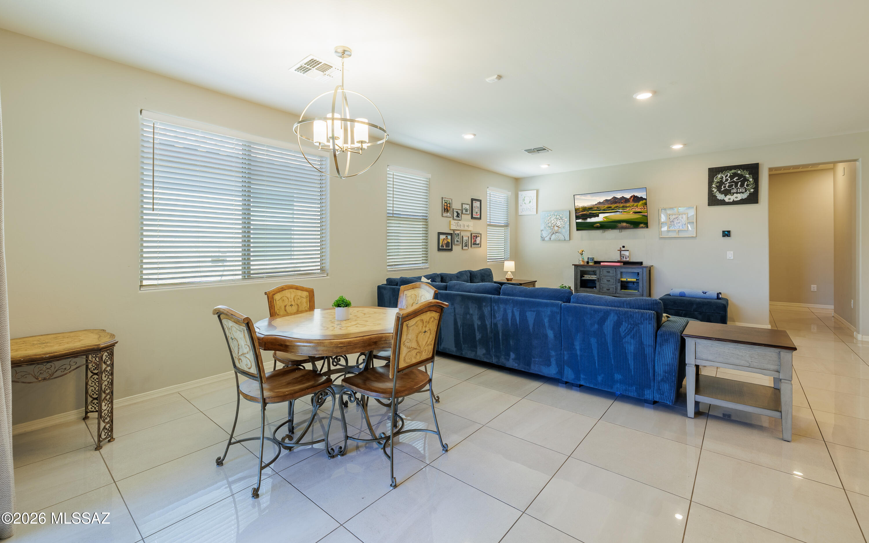 8635 North Rome Court Tucson, AZ 85742 - Photo 5 of 27 Dining & Great Room