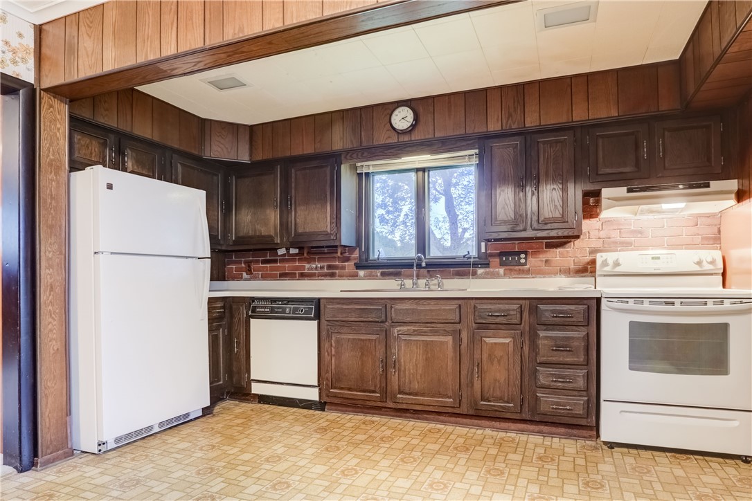 100 Maltby Street Rochester, NY 14606 - Photo 7 of 17 Large Eat In Kitchen