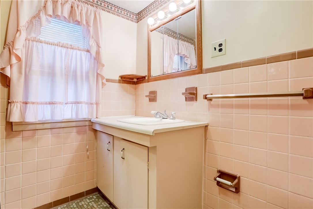 100 Maltby Street Rochester, NY 14606 - Photo 10 of 17 Bathroom