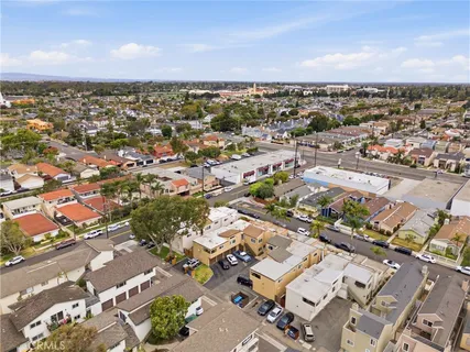 $2,650,000 | 206 Portland Avenue, Huntington Beach, CA 92648