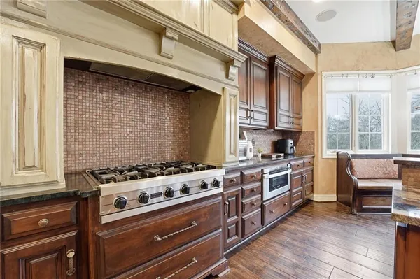 $1,599,900 | 7060 North National Drive, Parkville, MO 64152