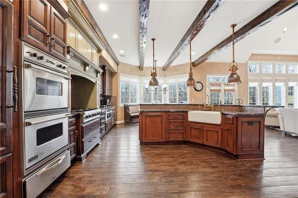 $1,599,900 | 7060 North National Drive, Parkville, MO 64152