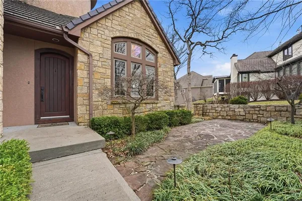 $1,599,900 | 7060 North National Drive, Parkville, MO 64152