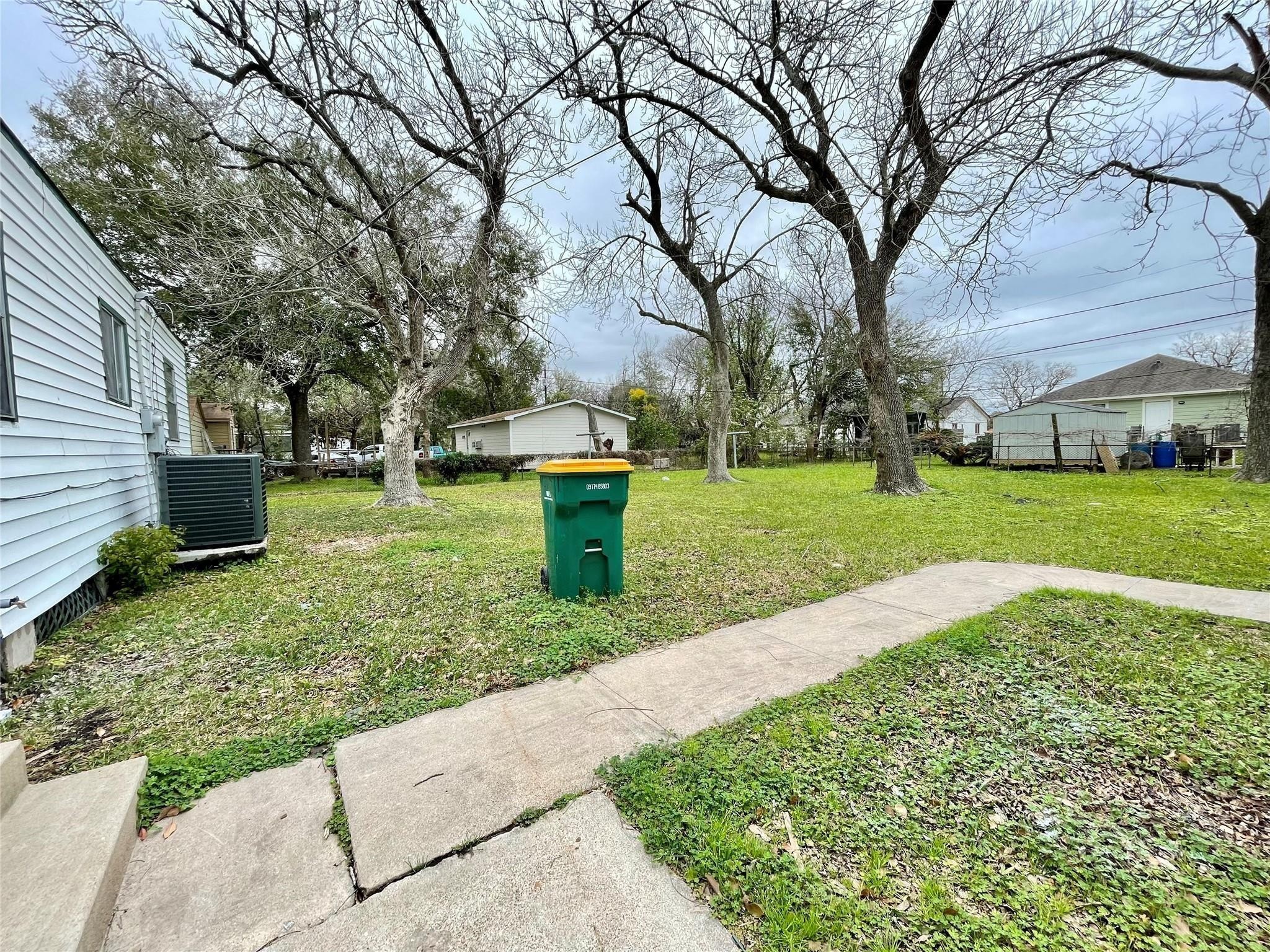 1827 Neuman La Marque, TX 77568 - Photo 23 of 24 a view of a garden with a fountain