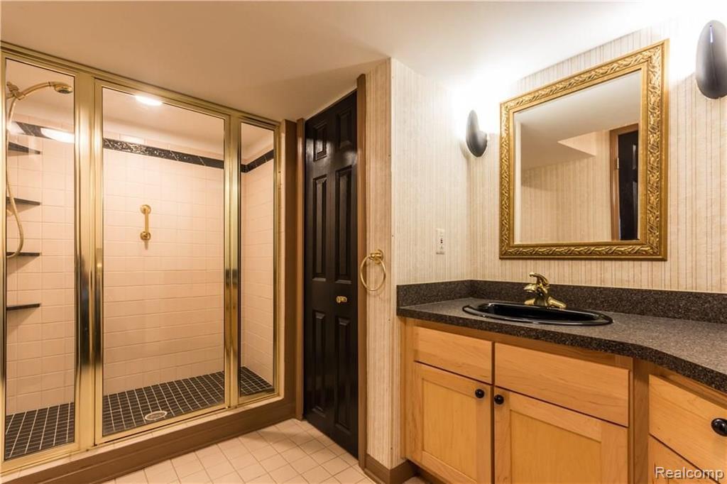 1865 South Shore Drive Rochester Hills, MI 48307 - Photo 35 of 47