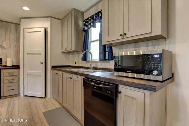 $355,000 | 246 Nydeck Road, Robbins, TN 37852