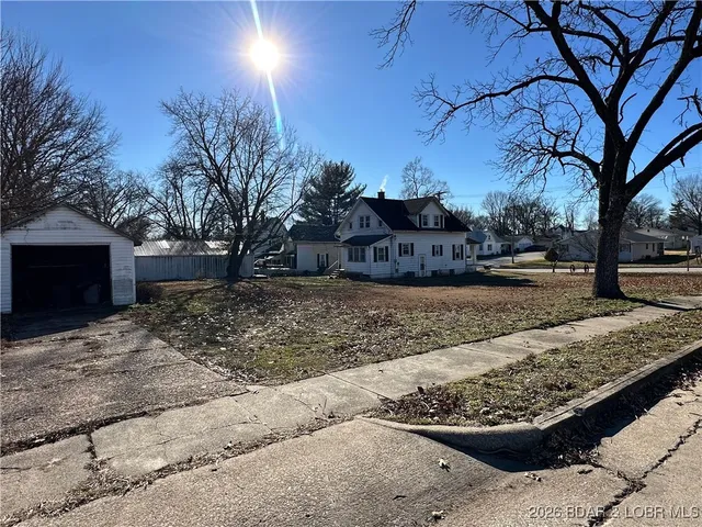 $167,900 | 802 South Oak Street, California, MO 65018