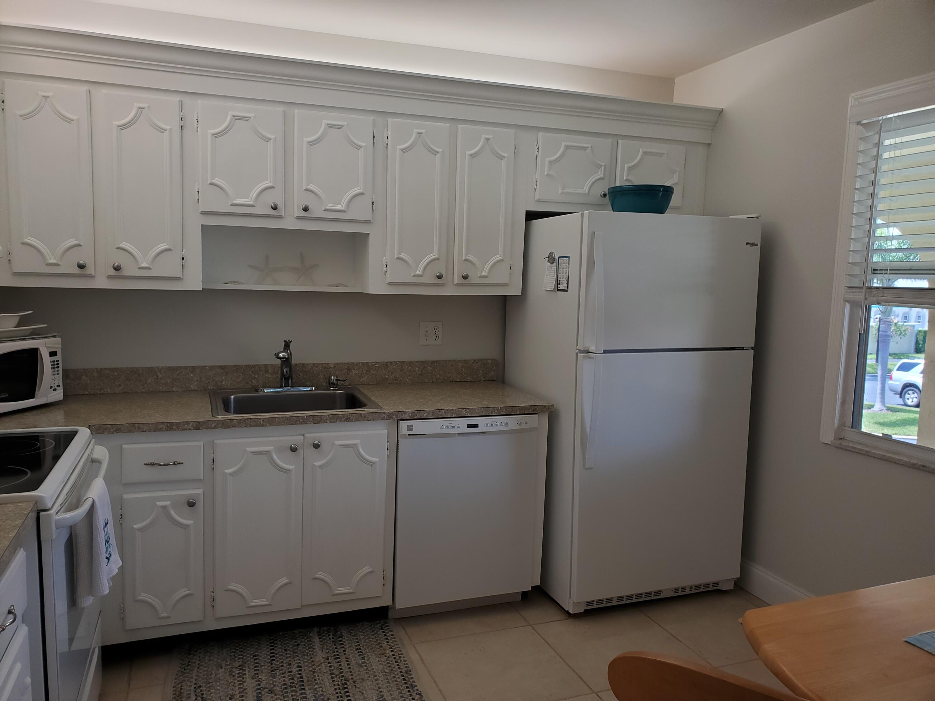 717 Highway 1, Unit 211 Jupiter, FL 33477 - Photo 3 of 25 Kitchen