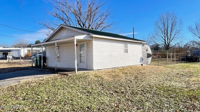 a view of house with backyard