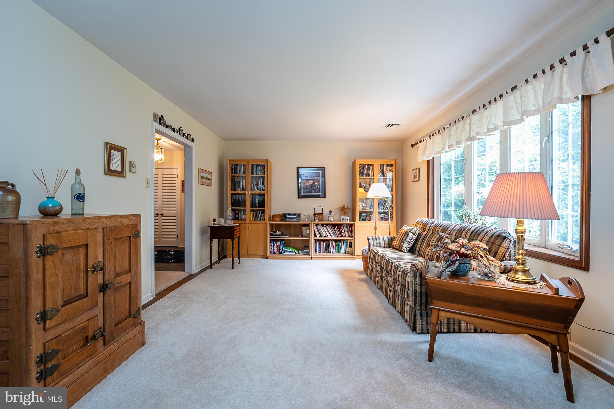 945 Crest Road Lansdale, PA 19446 - Photo 3 of 19