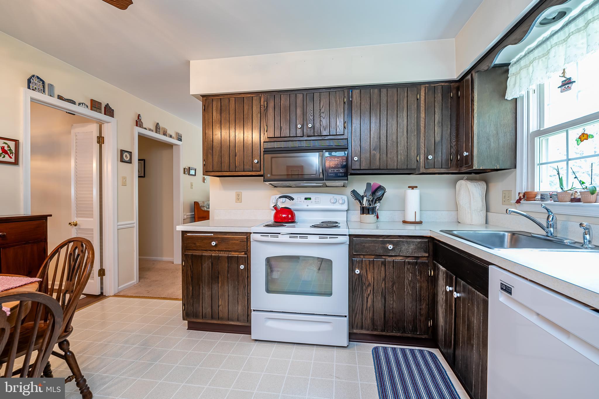 945 Crest Road Lansdale, PA 19446 - Photo 5 of 19