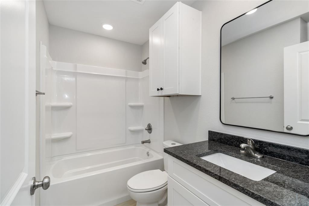 913 East 3rd Street Coleman, TX 76834 - Photo 16 of 34 Guest Bathroom