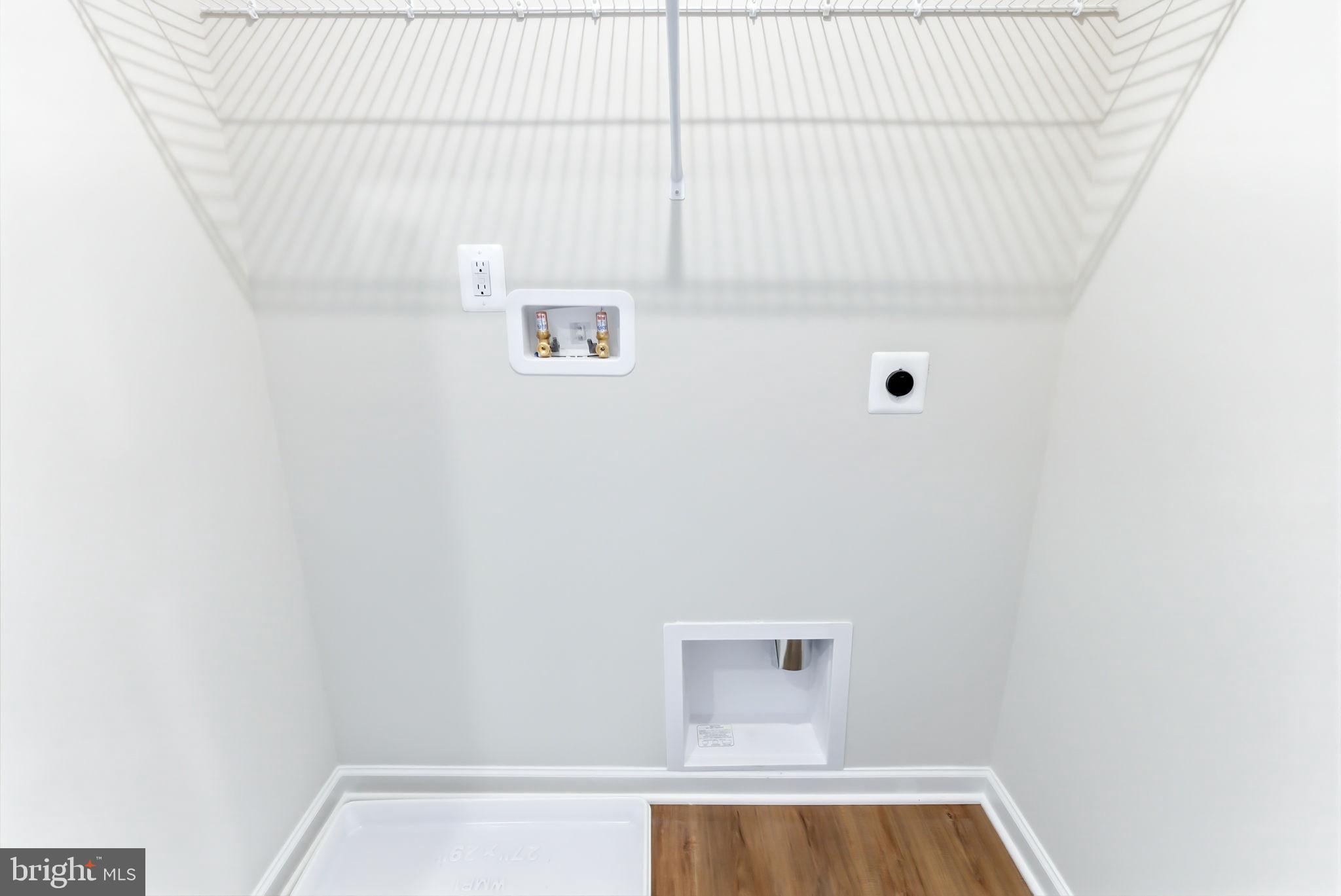 209 Monteith Drive Winchester, VA 22601 - Photo 27 of 29 a bathroom with a bathtub