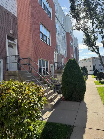 $489,900 | 230 Fleet Court, Unit 16230 | Harding Park