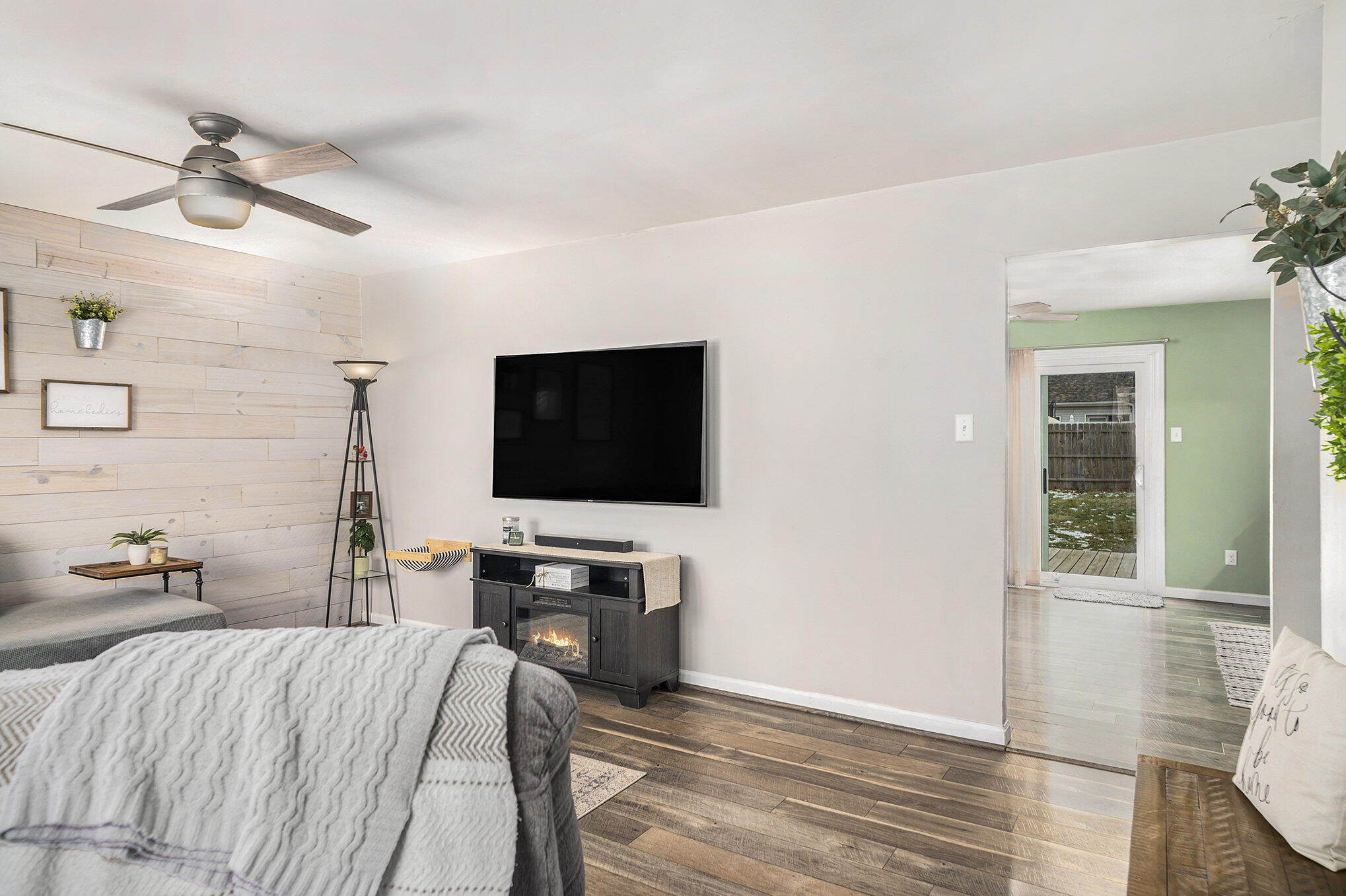 636 Old Forge Road Valparaiso, IN 46385 - Photo 5 of 17 2038x1356