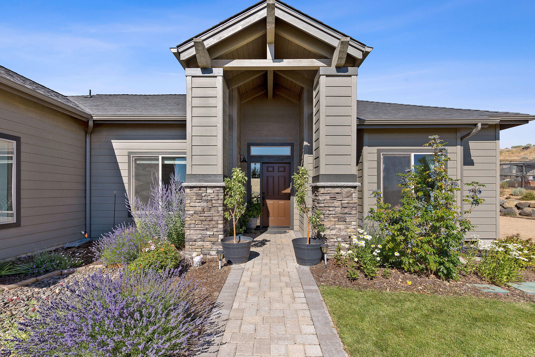 2273 Northeast Valley View Madras, OR 97741 - Photo 2 of 30