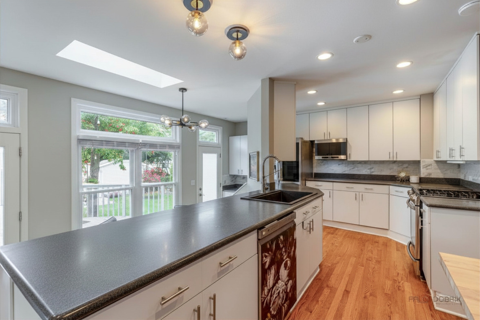 310 South Summit Street Wheaton, IL 60187 - Photo 9 of 34