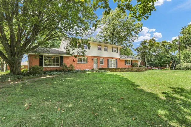 $375,000 | 1202 Foothill Drive, Champaign, IL 61821