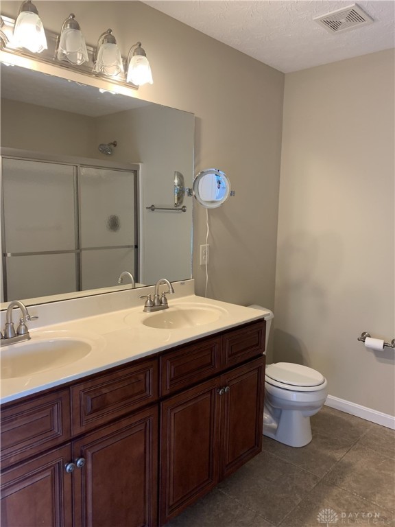139 Timber Ridge Drive Carlisle, OH 45005 - Photo 6 of 44 Master bedroom bath