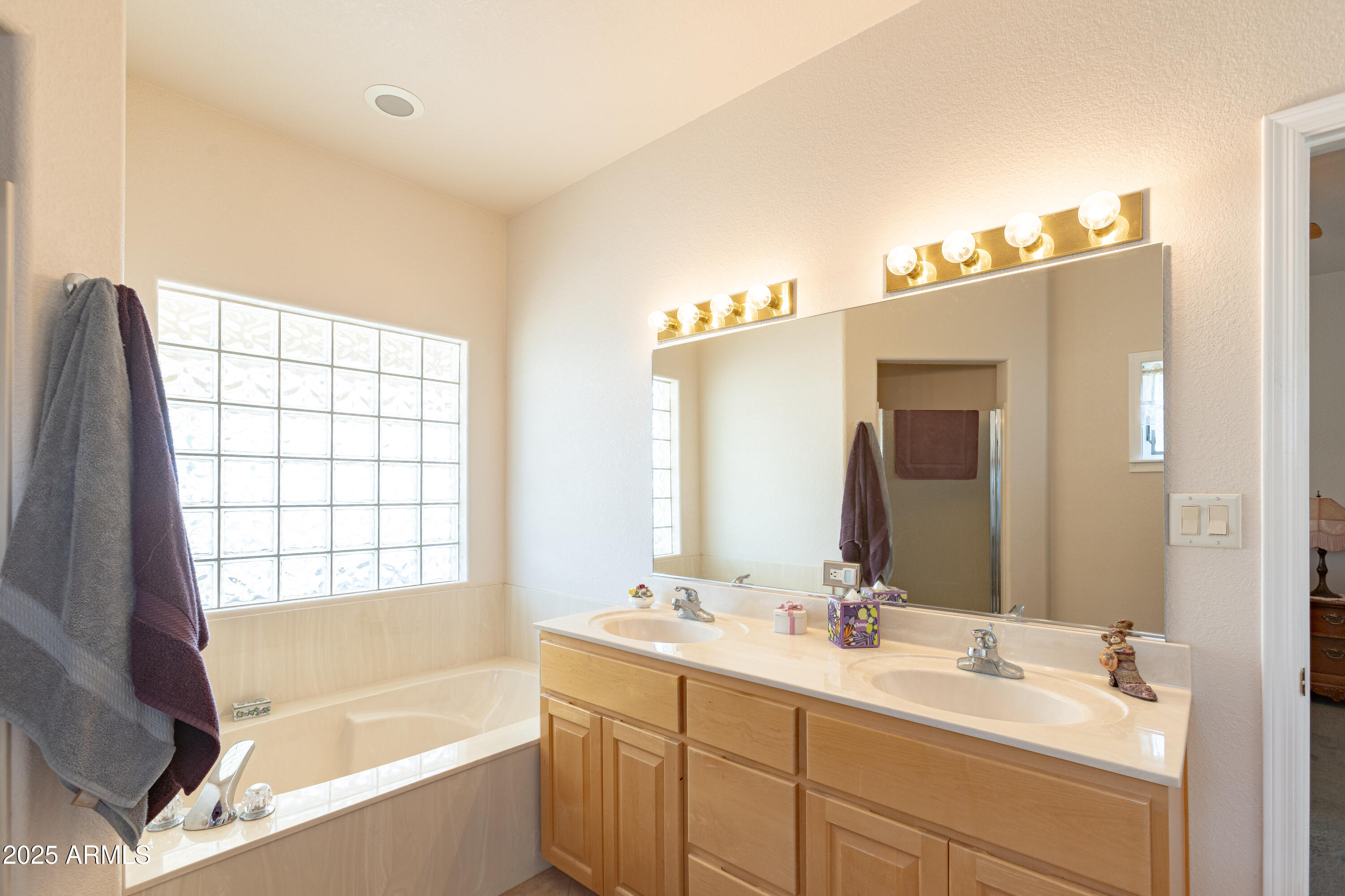 7072 South Ridling Drive Hereford, AZ 85615 - Photo 40 of 69 a bathroom with a tub sink and mirror