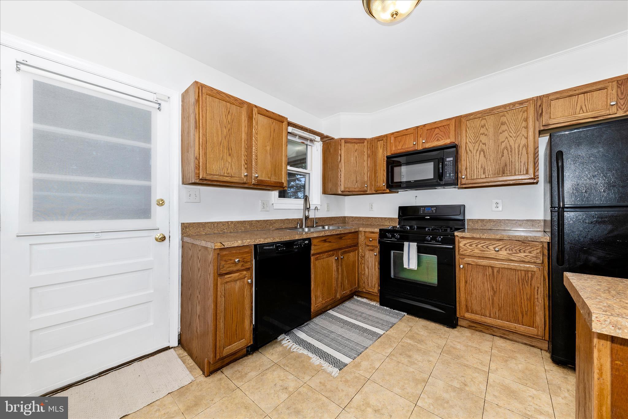 5811 Daybreak Terrace Baltimore, MD 21206 - Photo 14 of 54 Kitchen