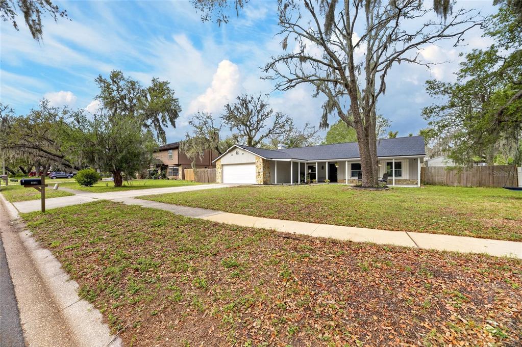 3909 Applegate Circle Brandon, FL 33511 - Photo 3 of 36