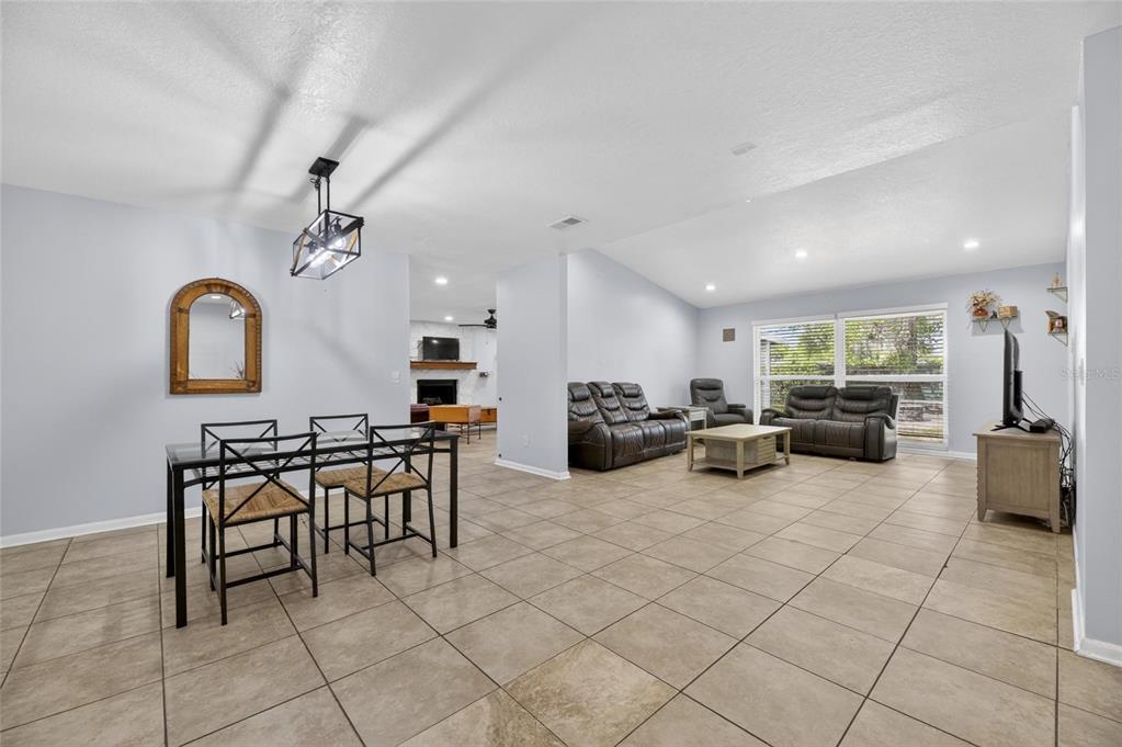 3909 Applegate Circle Brandon, FL 33511 - Photo 7 of 36